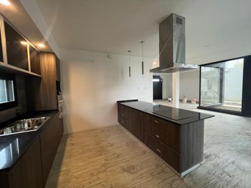 Venta Casa Al Rio en El Canal Villanueva Tigre AMT