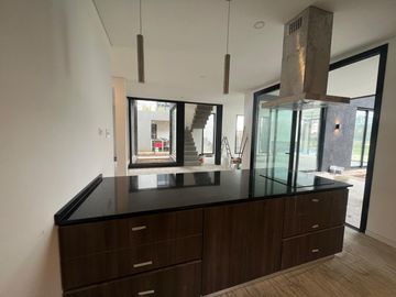 Venta Casa Al Rio en El Canal Villanueva Tigre AMT