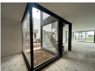 Venta Casa Al Rio en El Canal Villanueva Tigre AMT