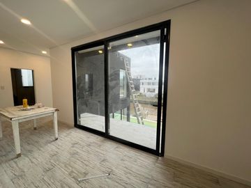 Venta Casa Al Rio en El Canal Villanueva Tigre AMT