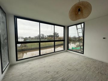 Venta Casa Al Rio en El Canal Villanueva Tigre AMT
