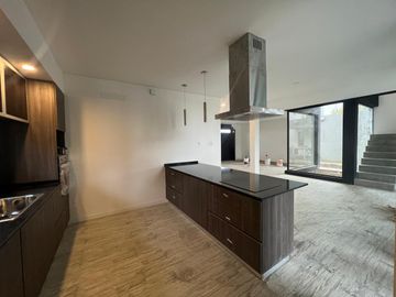 Venta Casa Al Rio en El Canal Villanueva Tigre AMT