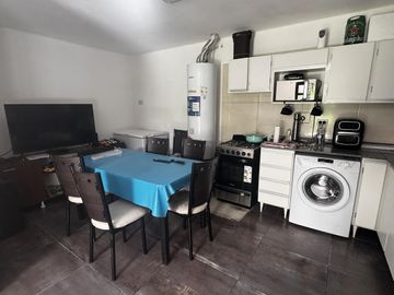 VENTA - Casa 2 dormitorios, Centro Funes