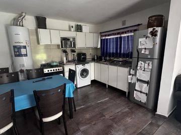 VENTA - Casa 2 dormitorios, Centro Funes
