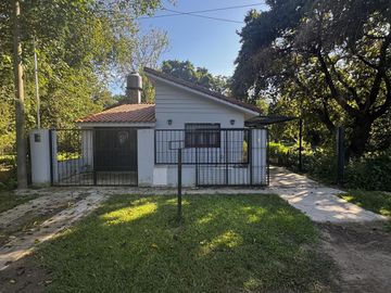VENTA - Casa 2 dormitorios, Centro Funes
