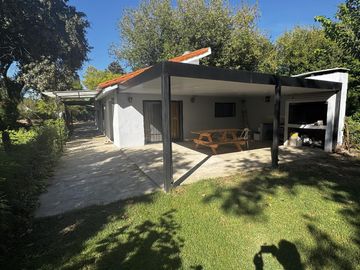 VENTA - Casa 2 dormitorios, Centro Funes