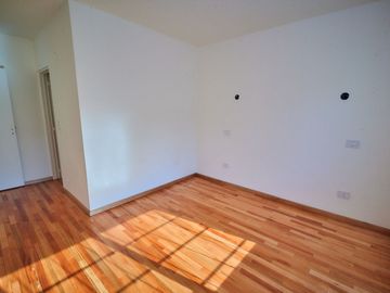 VENTA DEPARTAMENTO 3 AMBIENTES COCHERA A ESTRENAR