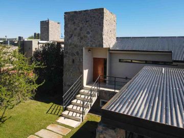 VENTA CASA 3 DORM EN POSTA CARRETA CLUB DE CAMPO