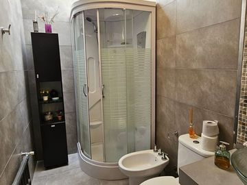 CASA EN VENTA LANUS 4 AMB FONDO - GARAGE