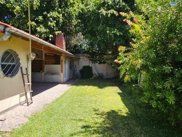 CASA EN VENTA LANUS 4 AMB FONDO - GARAGE