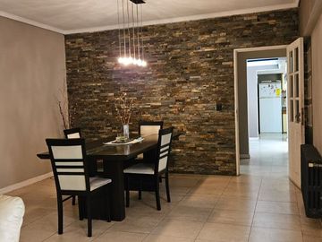 CASA EN VENTA LANUS 4 AMB FONDO - GARAGE