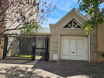 CASA EN VENTA LANUS 4 AMB FONDO - GARAGE