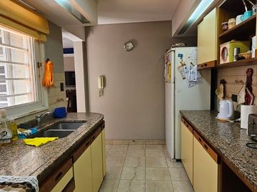 CASA EN VENTA LANUS 4 AMB FONDO - GARAGE