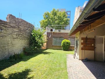 CASA EN VENTA LANUS 4 AMB FONDO - GARAGE