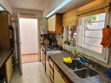 CASA EN VENTA LANUS 4 AMB FONDO - GARAGE