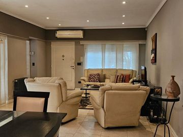CASA EN VENTA LANUS 4 AMB FONDO - GARAGE
