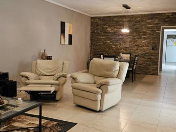CASA EN VENTA LANUS 4 AMB FONDO - GARAGE