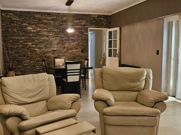 CASA EN VENTA LANUS 4 AMB FONDO - GARAGE