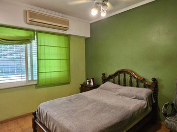 CASA EN VENTA LANUS 4 AMB FONDO - GARAGE