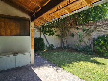 CASA EN VENTA LANUS 4 AMB FONDO - GARAGE