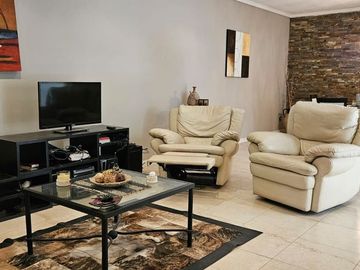 CASA EN VENTA LANUS 4 AMB FONDO - GARAGE