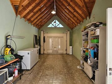 CASA EN VENTA LANUS 4 AMB FONDO - GARAGE
