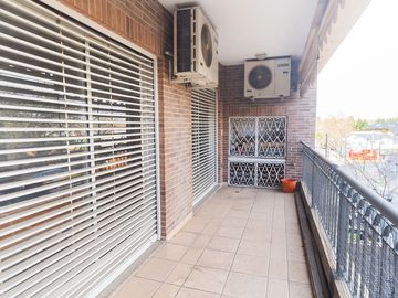 IMPONENTE DEPTO. c/COCHERA. LOMAS CENTRO!