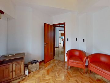 VENTA  CASA 7 AMB. BERNAL PILETA PARQUE