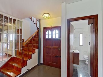 VENTA  CASA 7 AMB. BERNAL PILETA PARQUE