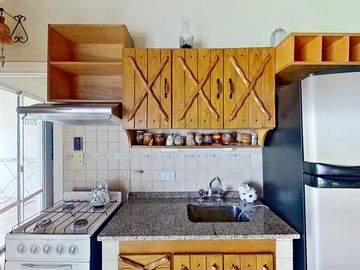VENTA  CASA 7 AMB. BERNAL PILETA PARQUE
