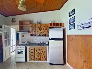 VENTA  CASA 7 AMB. BERNAL PILETA PARQUE