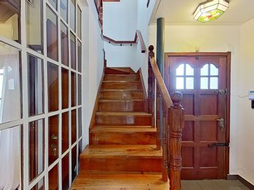VENTA  CASA 7 AMB. BERNAL PILETA PARQUE