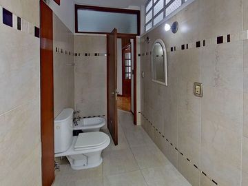 VENTA  CASA 7 AMB. BERNAL PILETA PARQUE