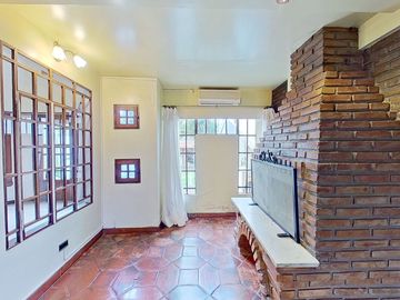 VENTA  CASA 7 AMB. BERNAL PILETA PARQUE