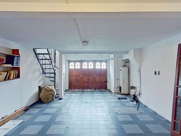 VENTA  CASA 7 AMB. BERNAL PILETA PARQUE