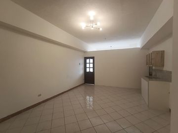 Suite en alquiler en centro de Guayaquil, edificio Forum  GabR