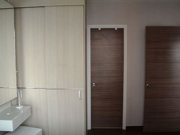 1 Bedroom Condo for sale at Modern 1-bedroom condo in Petchaburi-Asoke area [ABKK27155]