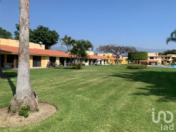 (RENTA) CASA DE UN NIVEL AMUEBLADA , SUMIYA (EN CONDOMINIO) EL MEJOR CLIMA DE CUERNAVACA