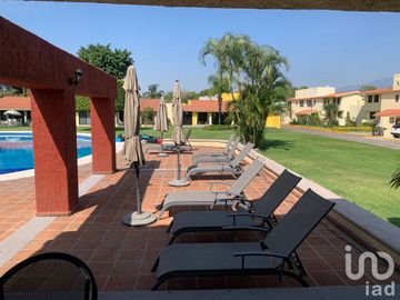 (RENTA) CASA DE UN NIVEL AMUEBLADA , SUMIYA (EN CONDOMINIO) EL MEJOR CLIMA DE CUERNAVACA