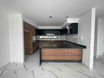CASA EN LAGO ESMERALDA