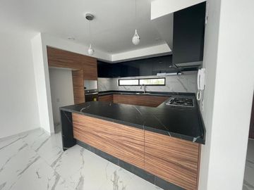CASA EN LAGO ESMERALDA