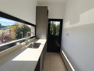 Casa con pileta en Santa Elena Pilar del Este