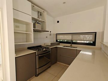 Casa con pileta en Santa Elena Pilar del Este