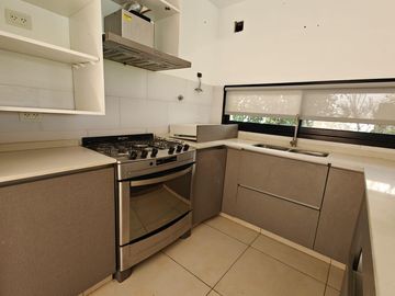 Casa con pileta en Santa Elena Pilar del Este