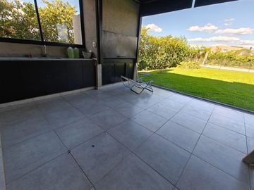 Casa con pileta en Santa Elena Pilar del Este