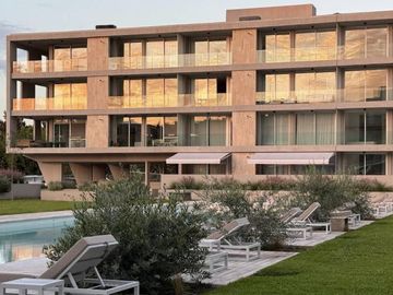Departamento con Jardin en Complejo Prana San Isidro