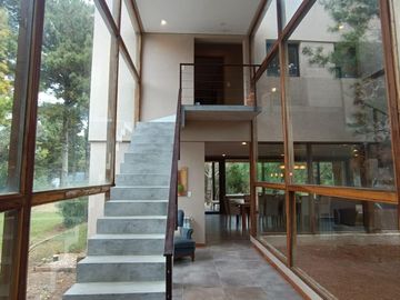 Casa en venta - 5 Dormitorios 4 Baños - Pinamar