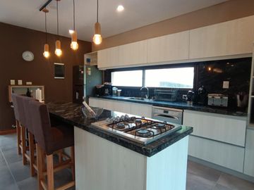 Casa en venta - 5 Dormitorios 4 Baños - Pinamar
