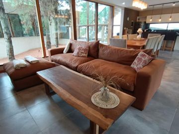 Casa en venta - 5 Dormitorios 4 Baños - Pinamar