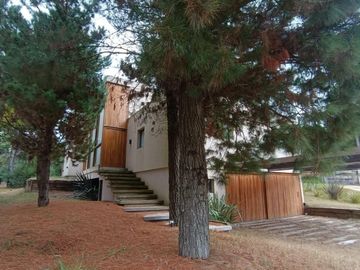 Casa en venta - 5 Dormitorios 4 Baños - Pinamar